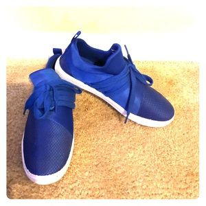 Girls cute and comfy blue shoes💝